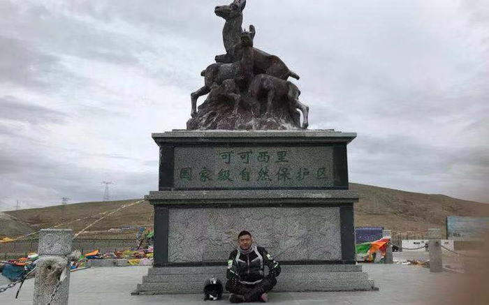  ▲周浩抵达海拔将近5000米的可可西里自然保护区。图片来自：新京报网