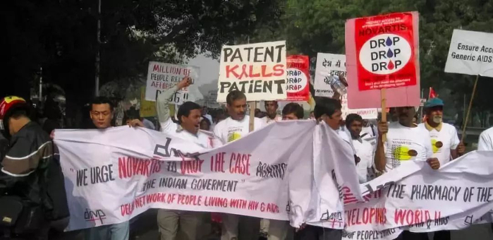 印度民众抗议瑞士制药公司的高价药