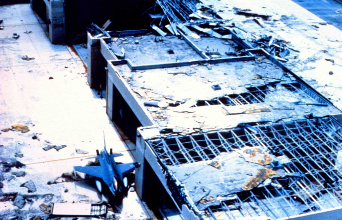 图片：被飓风摧毁的美国空军基地。