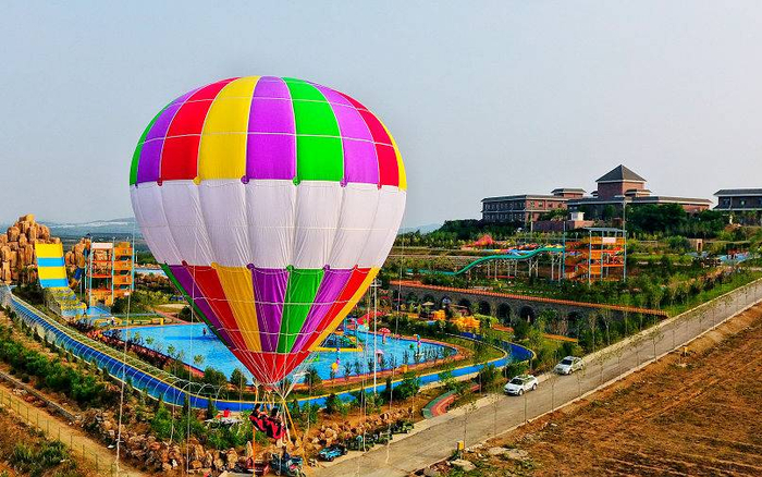  某旅游网站上，关于该载人氦气球项目的介绍图片。