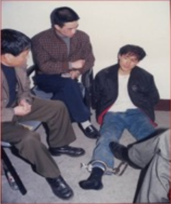 王军被抓当天，侦查员对他突击审查