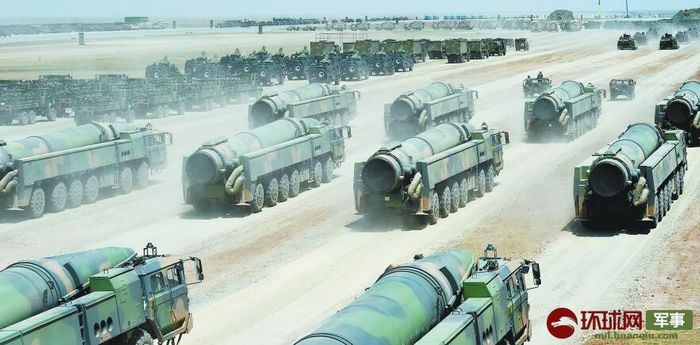  图片说明：“东风-26”弹道导弹每次公开亮相都备受关注。