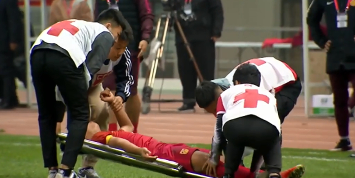 媒体人:U16晕倒小将姚致宇确认无恙!球员已苏