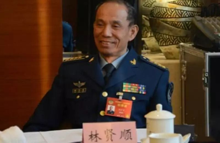 他开飞机从台湾逃回大陆,遭12架战斗机追击!|黄植诚|林贤顺|大陆|飞机|空军_新浪新闻