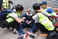 日本游客在香港街头遭袭 日网友炸了:这就是暴徒!