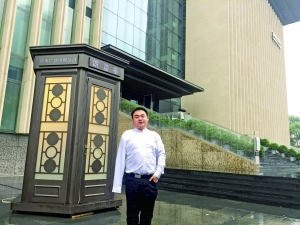 “可乐男孩” 本文图片均来自北京晨报