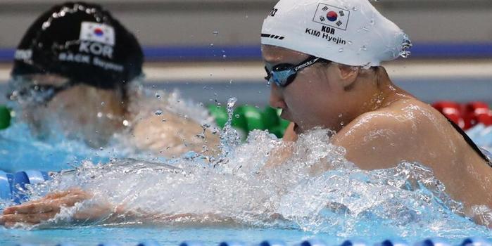 韩媒:韩游泳运动员热身踢到中国运动员头部,引