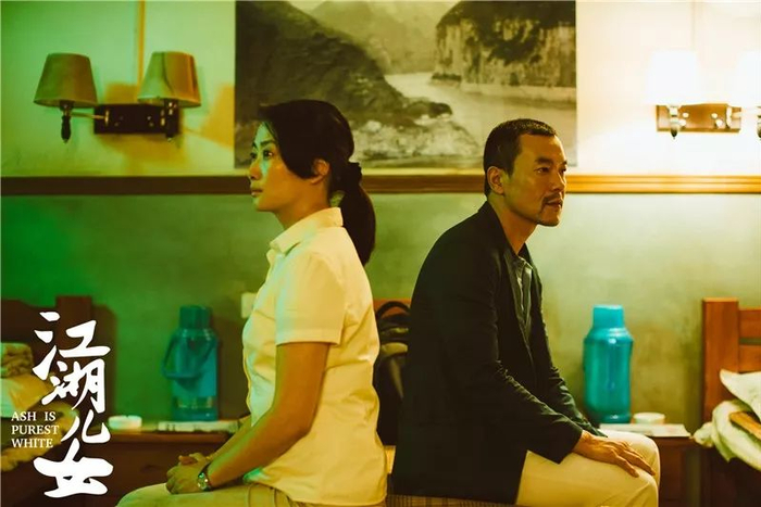 巧巧和斌斌因为对钱的观念不合而分道扬镳