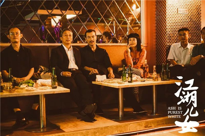 《江湖儿女》廖凡旁边的就是二勇