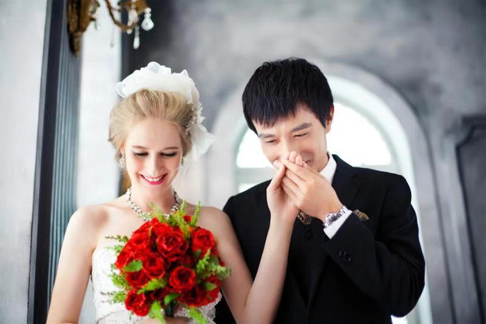 曹源、安娜夫妇。受访者供图