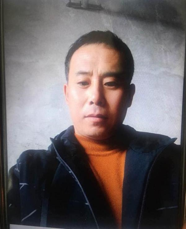 嫌疑人秦英照片