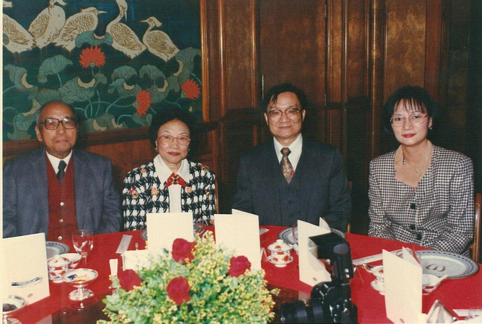 　查济民夫妇与金庸夫妇合照