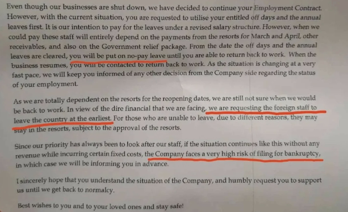 经理通知Christ等人签署一份“告知书”。 Chris 图