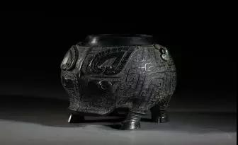 图为青铜猪卣，上海博物供图