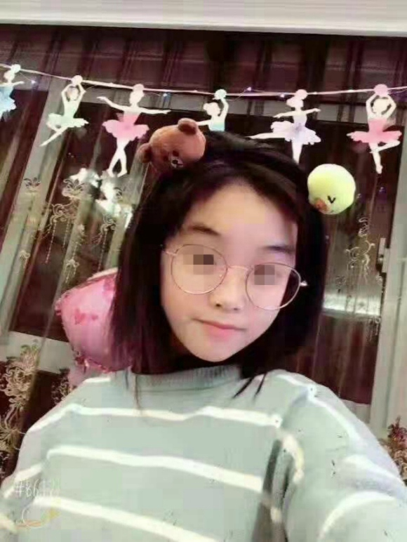 坠亡女生生前照片。人民网 图