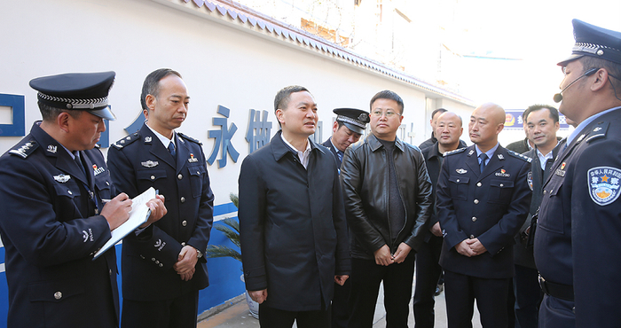 副省长、公安厅党委书记、厅长叶寒冰到凉山调研督导公安工作_手机新浪网
