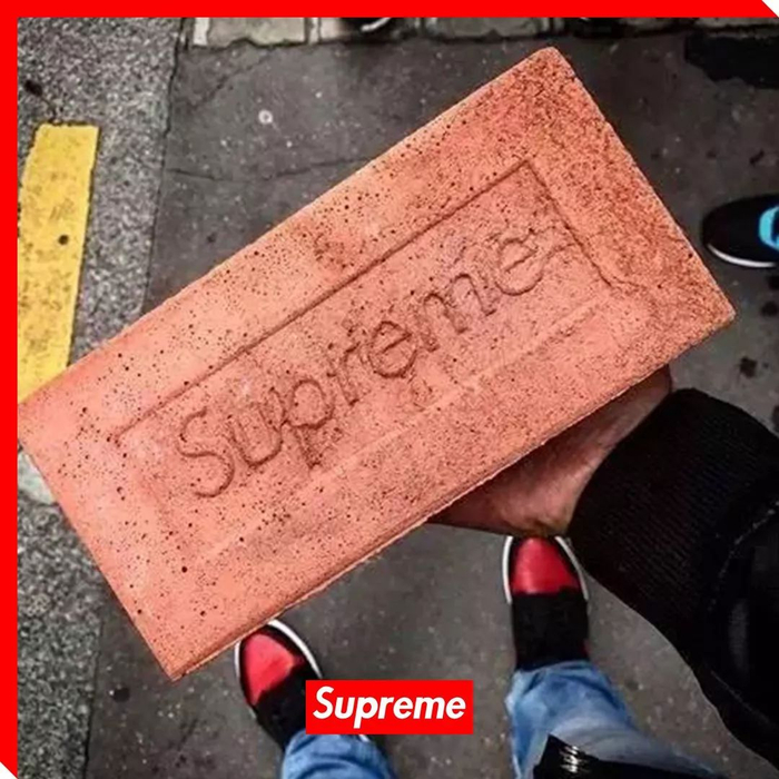 一份报纸200块，一块板砖卖6000？Supreme凭什么这么火？|Vuitton|合作|明星|滑板|意大利_新浪新闻