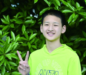 “敬礼娃娃”。