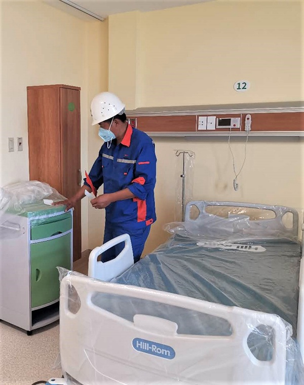 抢建应急病房。