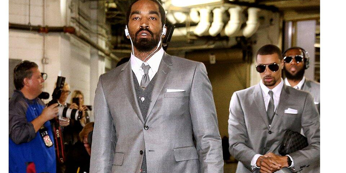 詹姆斯送队友西服!小托马斯:我的呢?尺寸都量