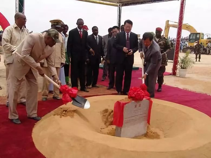 　　2009年7月，中马两国合资的第三糖厂项目开工。项目包括一座日处理甘蔗6000吨的糖厂和一个总面积为2万公顷采用节水灌溉方式的甘蔗种植农场。项目建成后，将实现年产白糖10.5万吨，年产燃料酒精1600万升，提供约10500个长期和季节工作岗位。