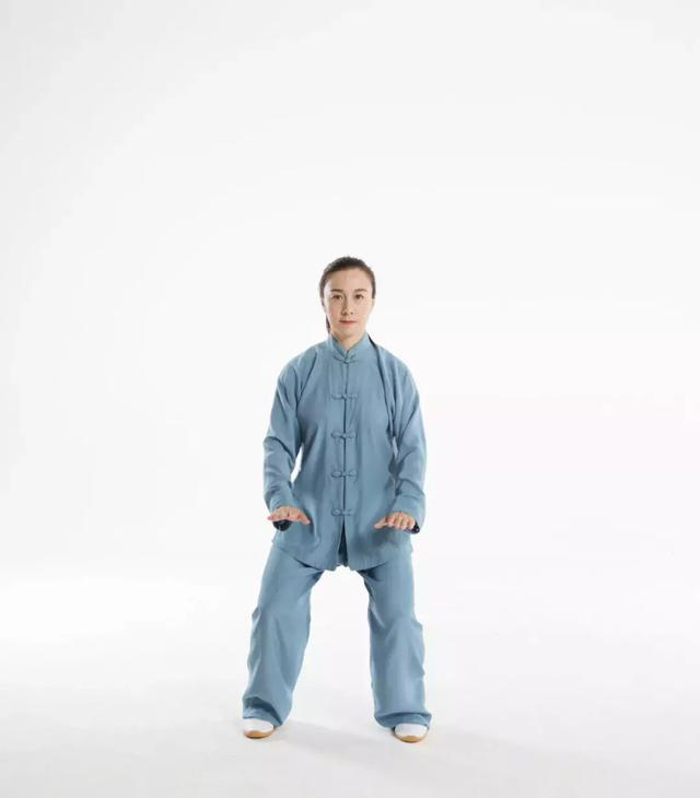 “两手攀足固肾腰”动作解析