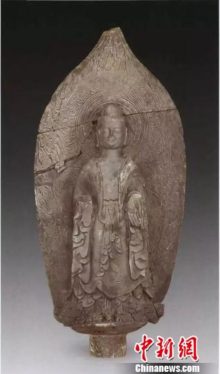 窖藏坑出土东魏立佛。　考古所提供