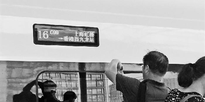 杭州到香港高铁昨首发61位乘客喝了头口水