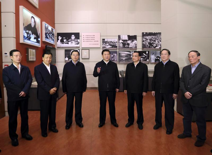 习近平等参观《复兴之路》展览