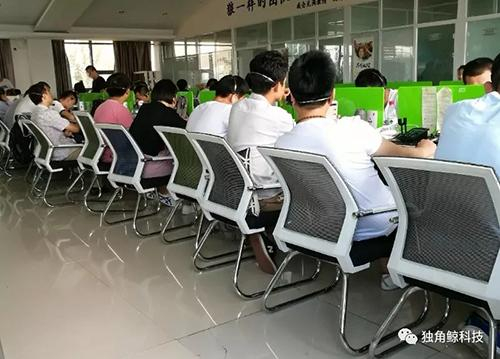 ▲8月15日，某电话营销公司工作现场。