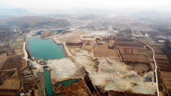 没有租出去的土地成了孤岛，与如今地面落差至少两米以上。 资料照片