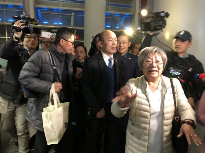韩国瑜16日晚从旧金山机场返台 &nbsp;图源：台媒 &nbsp;王慧瑛/摄