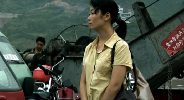  同款look在《三峡好人》里，服装组真是很省钱了