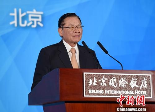 　　资料图：2017年月8日，第二十届京台科技论坛峰会在北京举行，台湾三三会理事长江丙坤出席并致辞。中新社记者 侯宇 摄