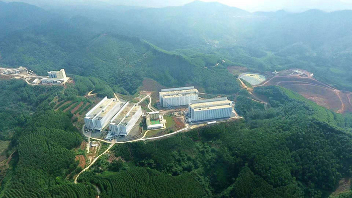  俯瞰高楼养殖场全景。受访者供图