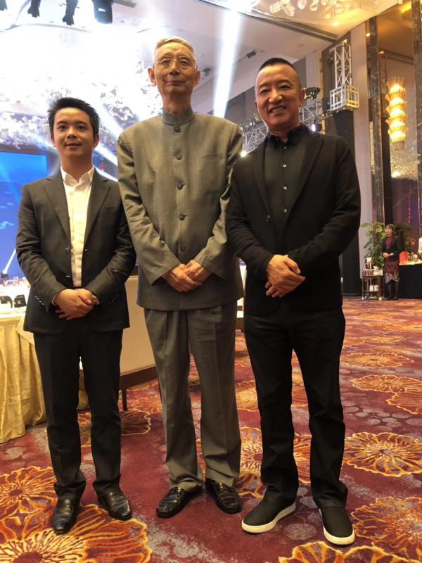 唐军和力帆控股实控人尹明善合影