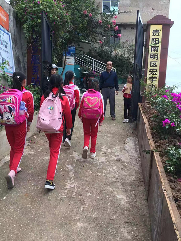 宏宇小学校门 受访者供图