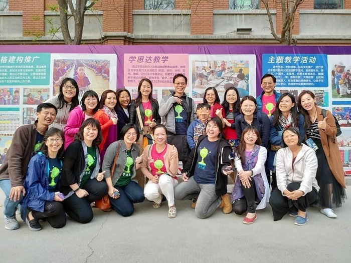 胡姓女教官（前右四）赴郑州交流访问（图片来源：台媒）