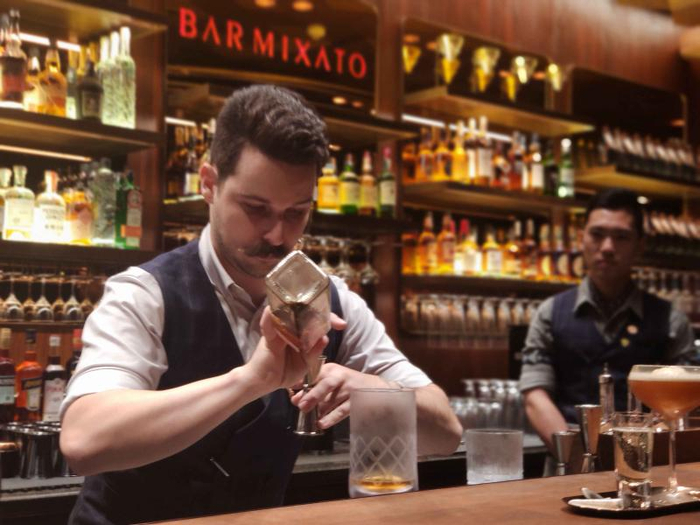  10月24日，旗舰版Bar Mixato在星巴克臻选上海烘焙工坊亮相，助力上海“夜间经济”（李晔 摄）