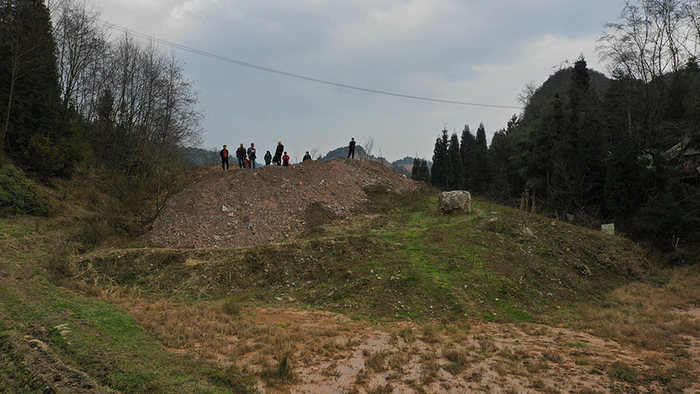回风斜井废石场原来是条壕沟，现在已填平复垦。新京报首席记者&nbsp;陈杰&nbsp;摄