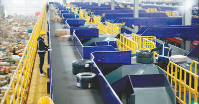 德邦快递武汉转运场多层立体分拣系统，在“双11”期间应对货量高峰井然有序运行。&nbsp;&nbsp;资料图片