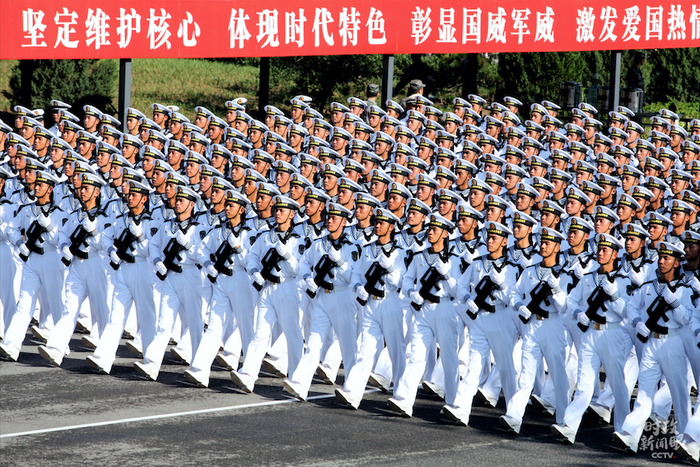 △海军方队。（央视记者张建庆拍摄）