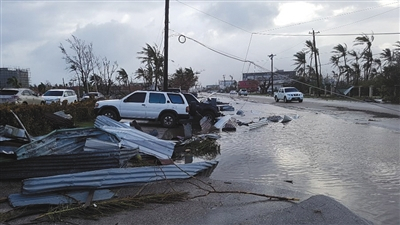 　　当地时间2018年10月25日，北马里亚纳群岛塞班岛，第26号台风“玉兔”袭击当地造成巨大破坏。图/视觉中国