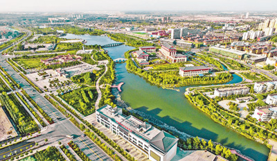 新疆阿克苏地区阿克苏市多浪河二期治理工程及其沿岸景观。 新华社记者 胡虎虎摄