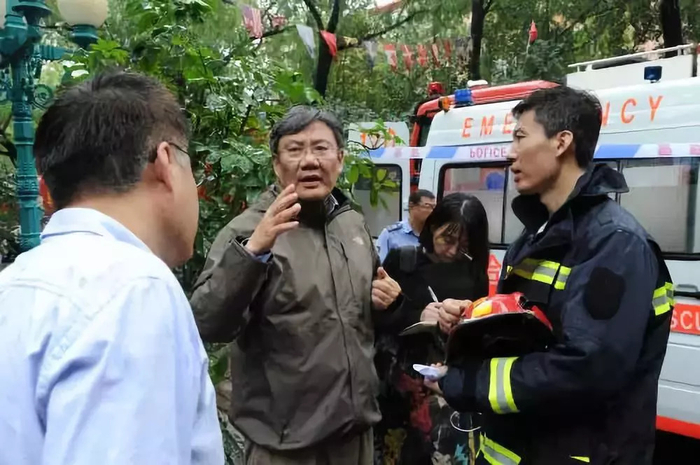  王文涛第一时间赶赴现场指挥救援工作。曲伟祺 摄