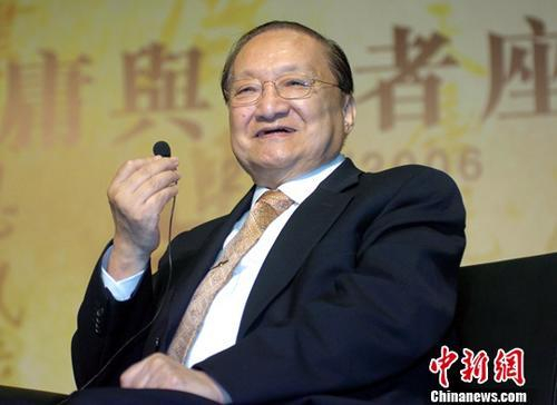  资料图片：香港著名作家查良镛（金庸）。中新社记者 王丽南 摄