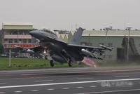台军方扬言:F16V战机一对一绝对能干掉歼20