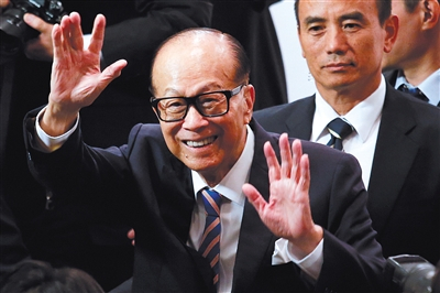 3月16日，香港，长江和记实业有限公司主席李嘉诚正式宣布退休后向媒体告别。 图/视觉中国