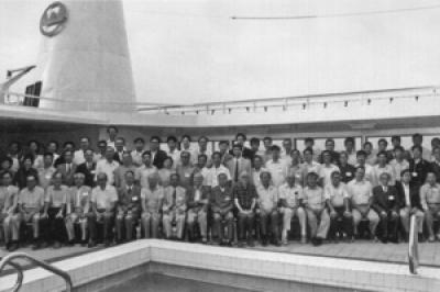 巴山轮会议所有参会者合影。