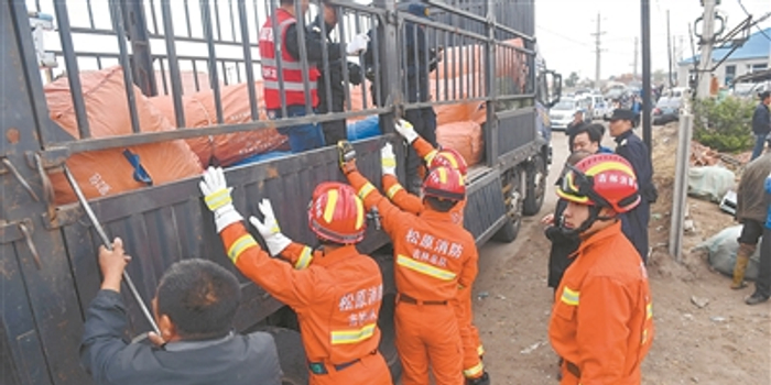 一批救灾物资运抵松原地震灾区